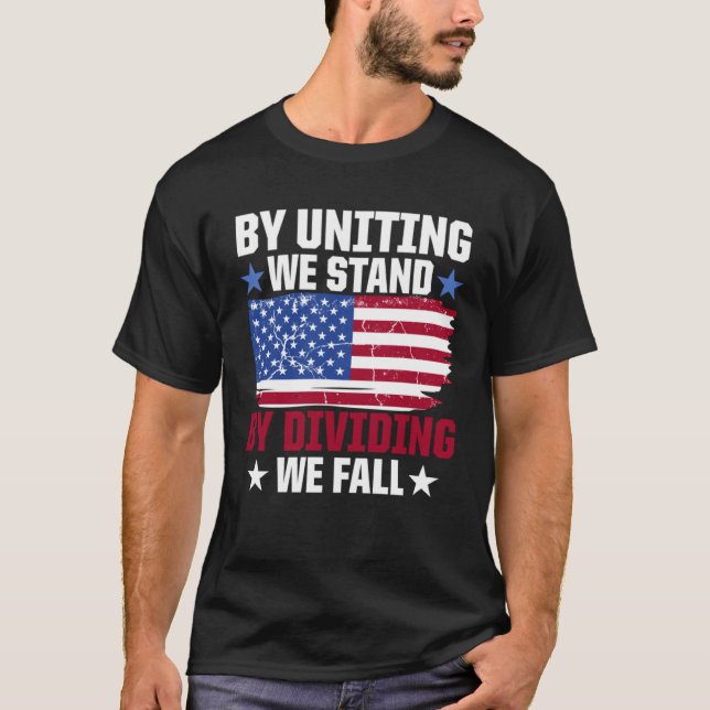 T-shirt America Patriotic By Uniting We Stand By Dividing  (Devant)