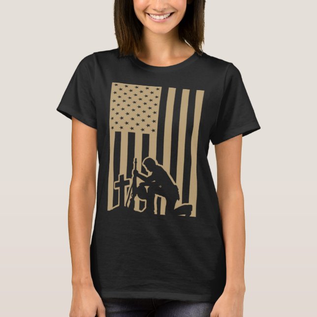 T-shirt American Flag Soldier  Memorial Day Patriotism (Devant)