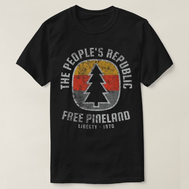 T-shirt American Marauder Free Pineland Badge de camping (Design devant)