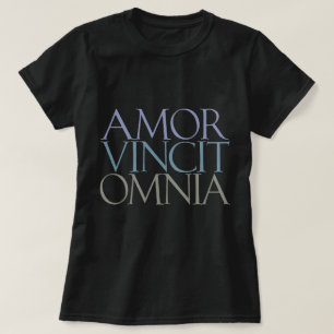 T-shirt Amor Vincit Omnia - L'Amour Conquiert Tous