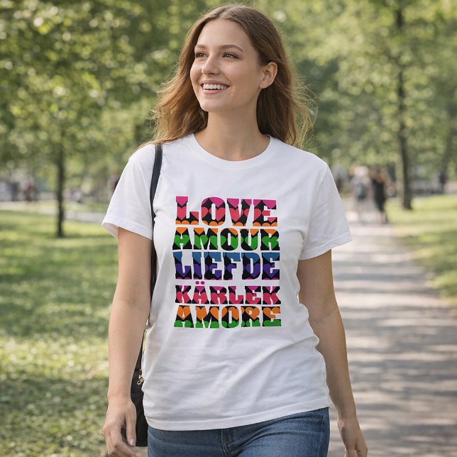 T-shirt Amour en plusieurs langues Cœurs néon (A tshirt that says love in English, French, Dutch, Swedish and Italian with neon hearts.)