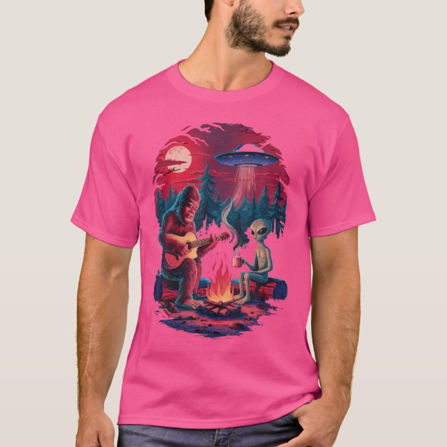 T-shirt Amusant Alien Et Bigfoot Moon De Feu De Campagne U (Devant)