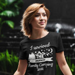 T-shirt Amusant J'ai survécu au camping familial<br><div class="desc">Créez un t-shirt personnalisé unique pour votre prochaine réunion de famille. Ce t-shirt de camping familial amusant est composé de la mention "J'ai survécu au camping familial" en lettres blanches avec une illustration en silhouette de montagne et de pins avec lune et étoiles; facilement personnalisable en ajoutant votre nom de...</div>