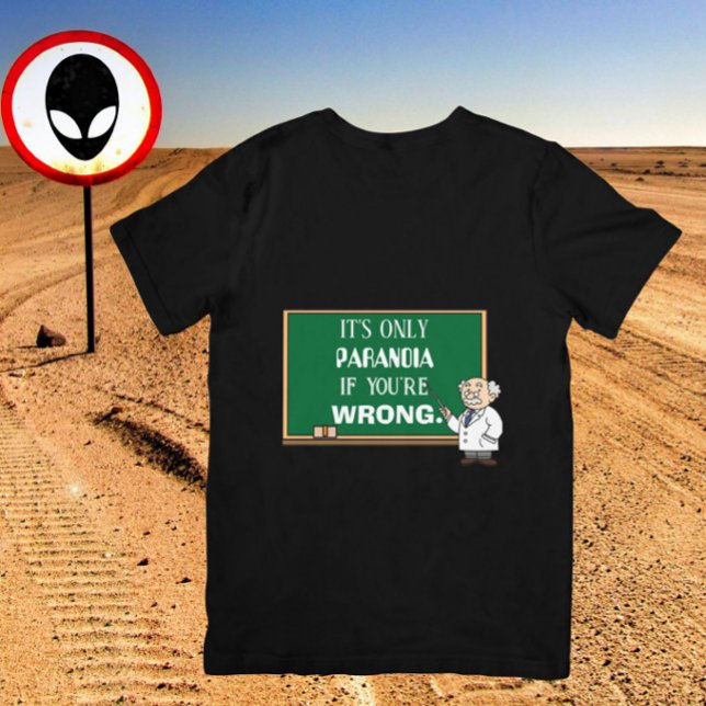 T-shirt Amusant roman paranoïa complot théoricien Unisex ("It's only paranoia if you're wrong" reads this t-shirt for the conspiracy theorist in your life. )