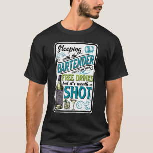 T-shirt Amusant style badge rétro couchage avec un barman