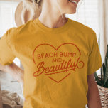 T-shirt Amusant Surfer Maman pour être été Plage Bum Punny<br><div class="desc">Élevez votre style de plage avec notre t-shirt unisexe "Beach Bumps and Beautiful", adapté aux mamans enceintes. Lancez votre boule rayonnante avec confiance et confort, embrassant le soleil d'été dans le style. Conçu pour célébrer votre voyage de grossesse, ce tee-shirt chic est un must pour les mamans amoureuses de la...</div>