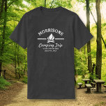 T-shirt Amusants Retro Famille Réunion Camping Voyage Camp<br><div class="desc">Camping en style avec cette chemise personnalisée avec un logo de feu de camp blanc et votre nom. Personnalisez-vous avec 3 lignes de texte personnalisé - ajoutez "Réunion de famille, Voyage en famille, Voyage en camping, emplacement, date, etc. (ou supprimez le texte). Parfait pour des réunions de famille, des séjours...</div>