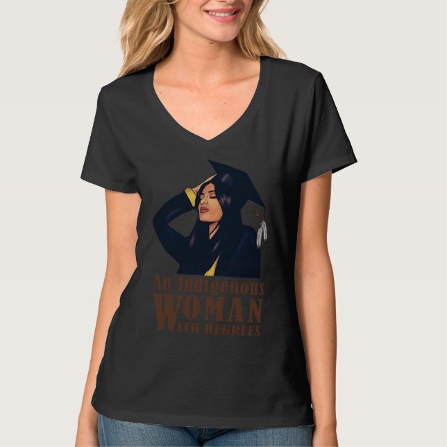 T-shirt An Indigenous Woman With Degrees (Devant)
