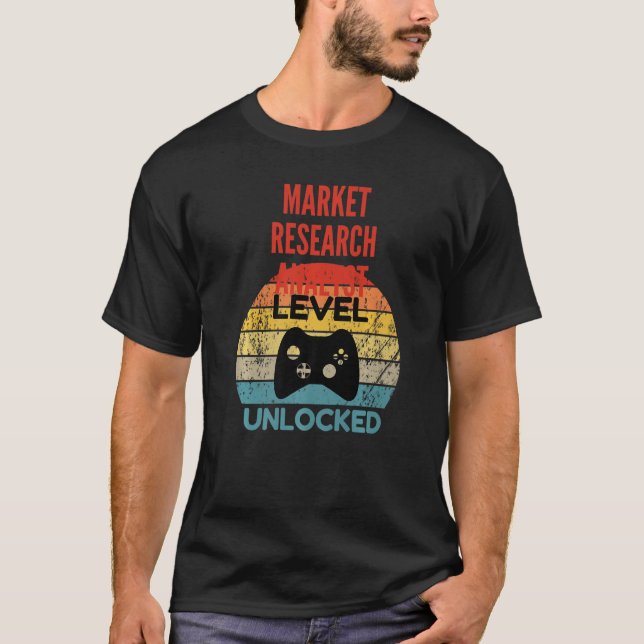 T-shirt Analyste de marché Niveau Gamer déverrouillé pour (Devant)
