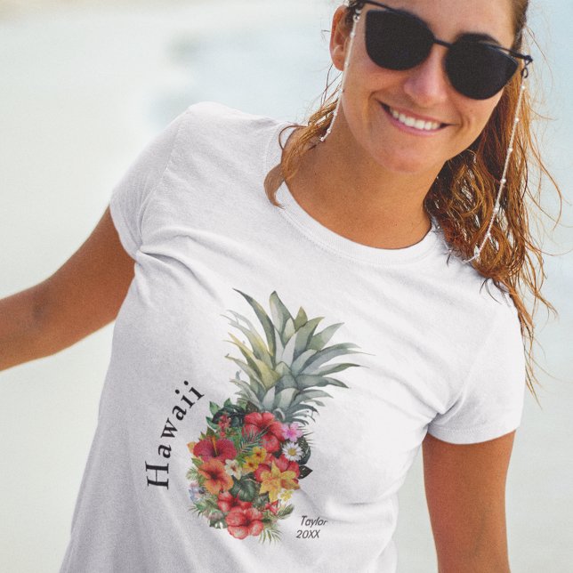 T-shirt Ananas Tropical Hawaii avec fleurs, Nom de famille (Créateur téléchargé)