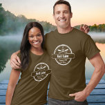 T-shirt Ancrage de Gull Lake Minnesota, ville de pagaies e<br><div class="desc">Gull Lake, Minnesota conception d'ancre nautique est personnalisée avec votre ville (comme Brainerd, Nisswa, etc.) et votre nom (ou supprimer). Ce design de style rétro et vintage est orné d'un cercle blanc, d'une ancre, de pagaies croisées et d'une banderole audacieuse qui indique le lac Gull. Idéal pour les amateurs de...</div>