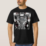 T-shirt Androïde réaliste yeux bleus<br><div class="desc">Affirmez votre passion pour l’univers high-tech avec ce t-shirt à l’effigie d’un robot humanoïde en chrome poli, aux yeux bleus perçants et au design hyperréaliste. Inspiré de l’esthétique cyberpunk, ce visuel évoque une intelligence artificielle avancée dans un environnement de laboratoire futuriste. Parfait pour les fans de robots intelligents, de cyborgs...</div>