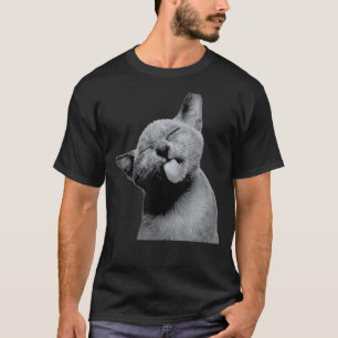 T-shirt Anim de joli chaton félin sortant sa langue vers v