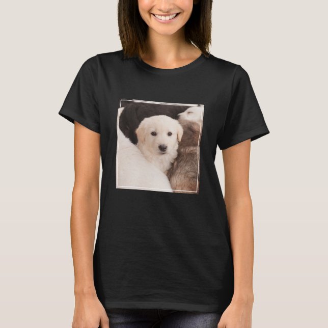 T-shirt Animaux de bébés cutest | Un mignon seau de chiots (Devant)