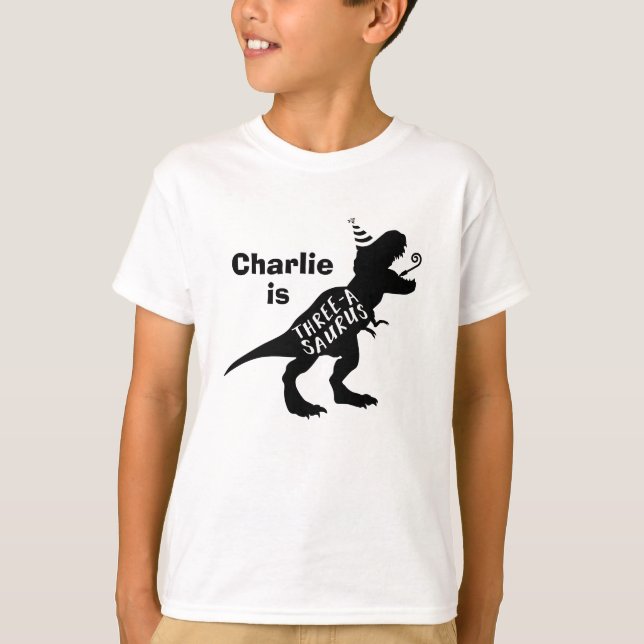T-Shirt Anniversaire de Dinosaure Trois A Saurus (Devant)