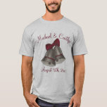 T-shirt Anniversaire Mariage Silver Bells Personnalisé<br><div class="desc">Le tee - shirt présente une illustration originale d'un design original sur le thème du mariage, une paire de cloches en argent. Personnalisez simplement avec vos informations d'événement pour un mariage unique ou un tee - shirt de fête d'anniversaire ! Ne vois-tu pas ce que tu cherches ? Vous avez...</div>