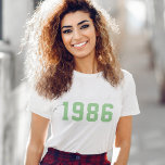 T-shirt Anniversaire | Vert personnalisé Moderne Minimalis<br><div class="desc">T-shirt de l'année de naissance sur mesure "1986" élégant et tendance dans une typographie moderne minimaliste en bloc style collégial en vert. Le cadeau d'anniversaire parfait pour célébrer votre année de naissance,  d'établissement et de vintage qui peut être facilement personnalisé avec votre propre année.</div>