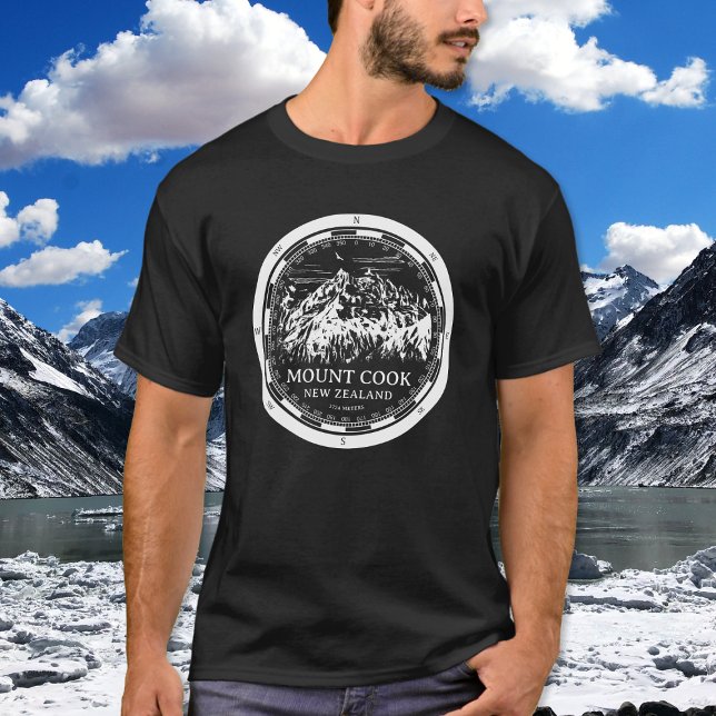 T-shirt Aoraki Mount Cook - Canterbury Nouvelle-Zélande (Mount Cook New Zealand T-Shirt in Back with a white compass and mountain illustration)