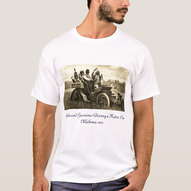 T-SHIRT APACHES ET GERONIMO CONDUISANT UNE VOITURE À MOTEU (Devant)