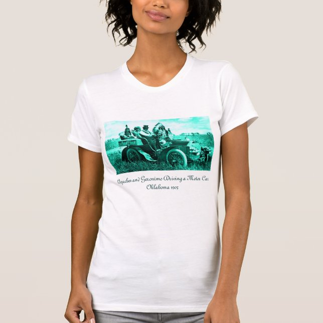 T-SHIRT APACHES ET GERONIMO CONDUISANT UNE VOITURE À MOTEU (Devant)
