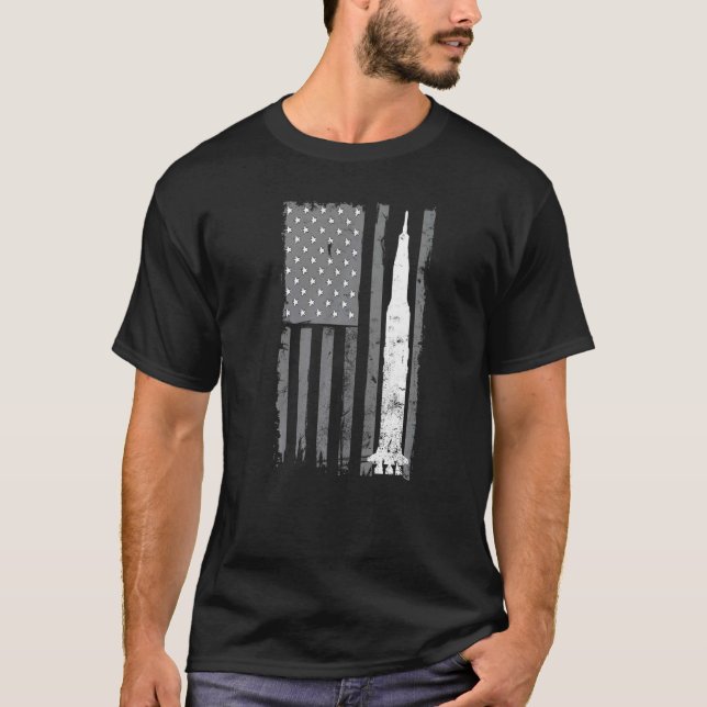 T-shirt Apollo 11 Saturn V Rocket Espace Drapeau Américain (Devant)