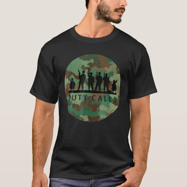 T-shirt Appels de service Cool Camouflage Soldat Figurine (Devant)