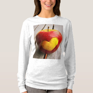 T-shirt "Apple Love" Jolie photo. Acheter maintenant