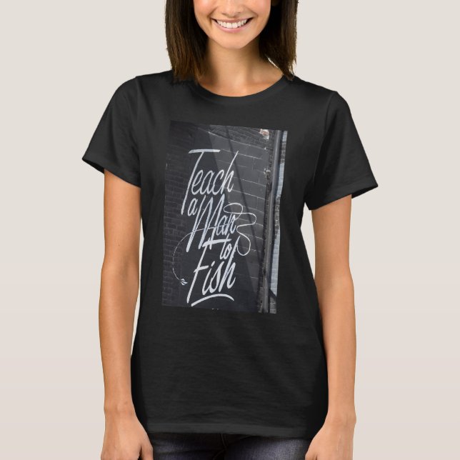 T-shirt Apprendre à un homme... (Devant)