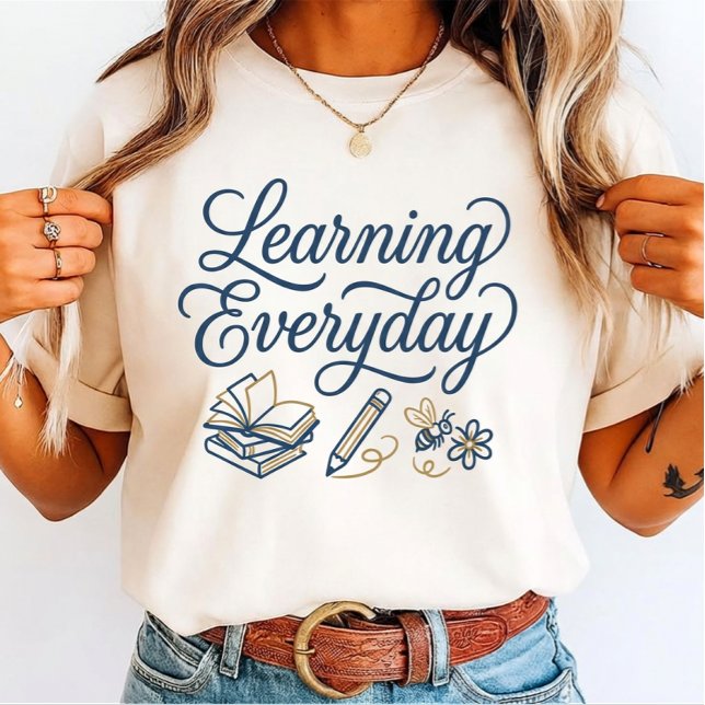 T-shirt Apprendre le script quotidien pour un élève du col (Créateur téléchargé)