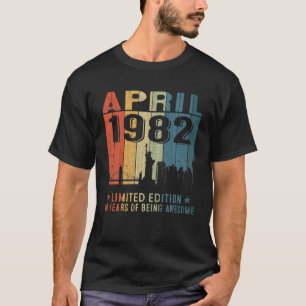 T-shirt April 1982 40 Birthday 40 Year Old 1982 Birthday V