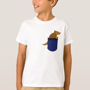 T-shirt AQ- tatou dans une chemise de poche