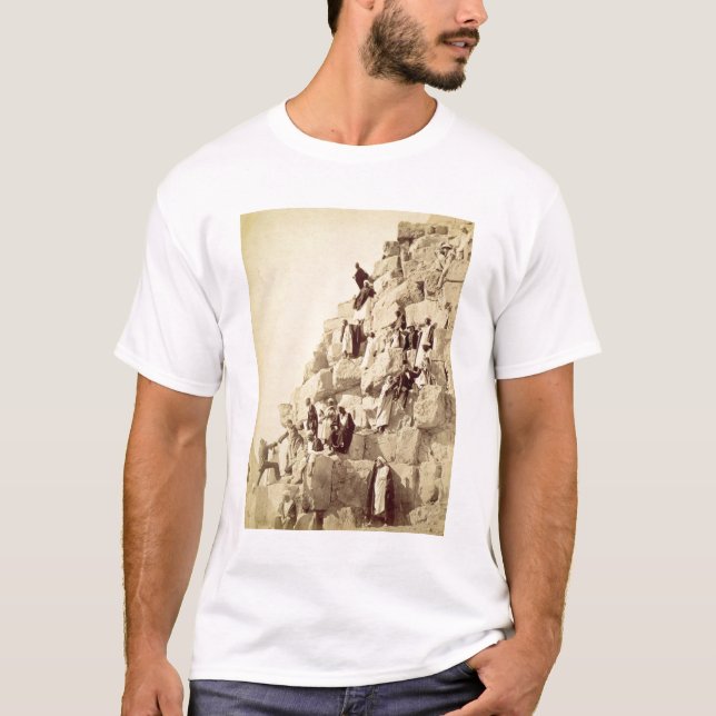 T-shirt Arabes aidant des touristes pour monter les (Devant)