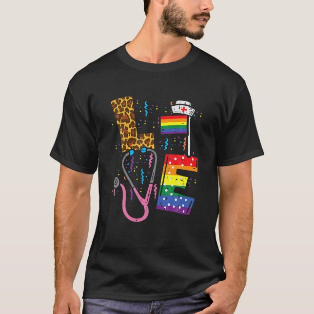 T-shirt Arc en ciel Drapeau Amour infirmière RN Scrub Top  (Devant)