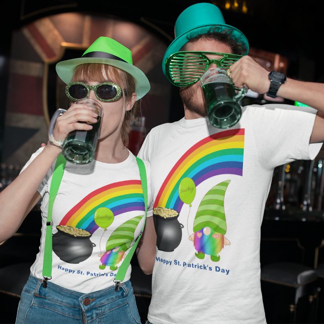T-shirt Arc-en-ciel Gnome Pot de Jour de la Saint Patrick  (Rainbow Gnome Pot of Gold St Patricks Day Unisex T-Shirt)