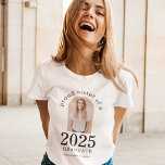 T-shirt Arch Photo Fier Soeur de 2023 Diplômée<br><div class="desc">Arch Photo Fier Soeur de 2023 Diplômée. Surtout pour que les soeurs des nouveaux diplômés portent avec fierté. La photo de votre frère est en forme d'arc, et l'année grande et audacieuse, avec le nom du diplômé et le lycée. Personnalisez facilement le texte au besoin et remplacez la photo par...</div>