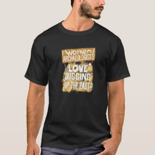 T-shirt Archéoologue femme déterrant un ancien mineur
