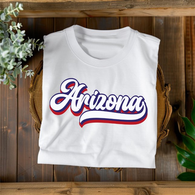 T-Shirt Arizona Rouge Blanc et Bleu à motif Script (Créateur téléchargé)