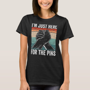 T-shirt Arm Wrestler Je suis juste ici pour les épingles A