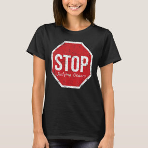 T-shirt Arrêtez De Juger Les Autres Dans Le Monde Nous Som