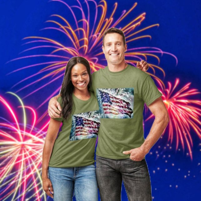 T-shirt Arrière-plan Fireworks (Enjoy the July 4th fireworks, while you're wearing your Fireworks Backdrop T-Shirt!)