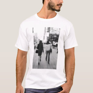 T-shirt Asie, Japon, Tokyo. Jeunes femmes sur le Ginza.