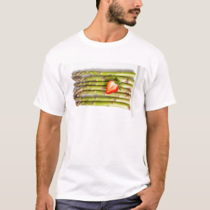 T-shirt Asperges vertes avec fraises vue supérieure