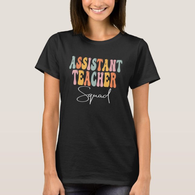 T-shirt Assistant Teacher Squad Retro Groovy First Day Of  (Devant)