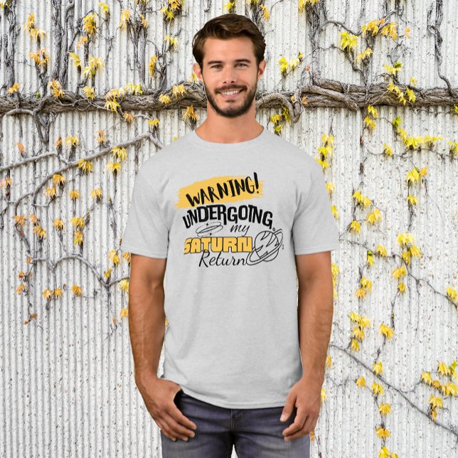 T-shirt Astrologie drôle Avertissement Saturn Retour (Saturn Return funny tshirt. Humor makes things easier.)