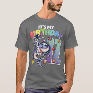 T-shirt Astronaut sur requin 12e anniversaire garçon fille