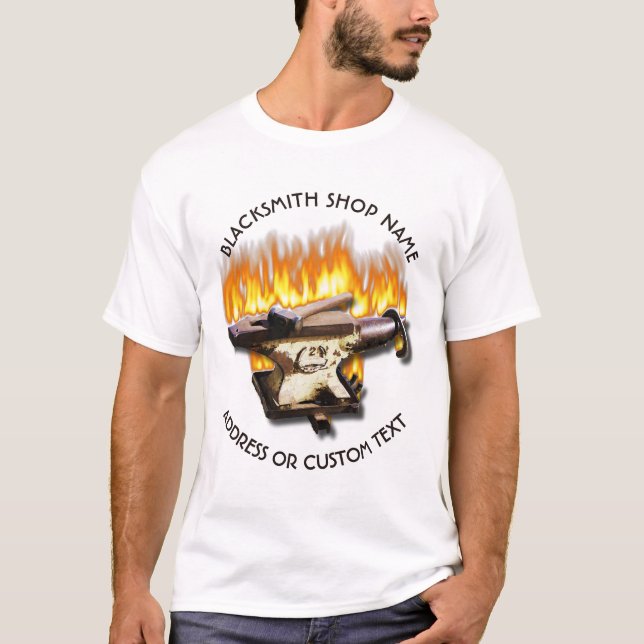 T-shirt Atelier De Forgeron Avec Anvil Et Marteau En Feu (Devant)