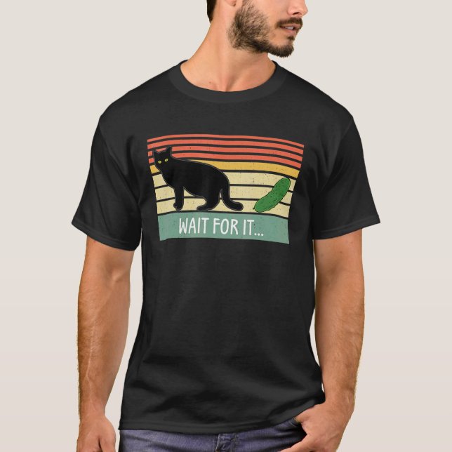 T-shirt Attendez-le  Cumcomber Pickle pour chat (Devant)