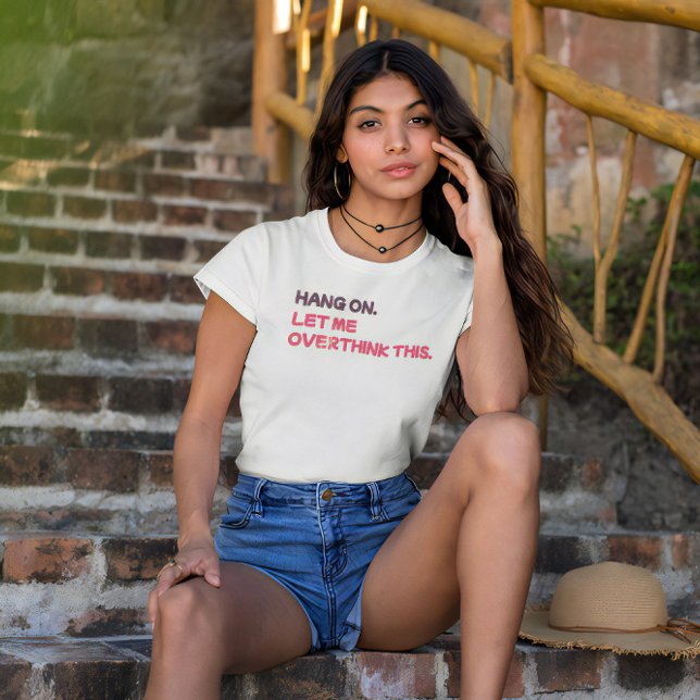 T-shirt Attendez. Permettez-moi d'y réfléchir. (Hang on. Let me overthink this.)