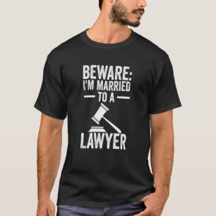 T-shirt Attention, je suis marié à un avocat avocat avocat