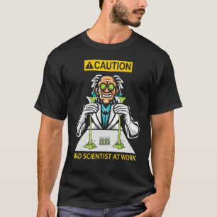 T-shirt Attention Un Scientifique Mad Au Travail